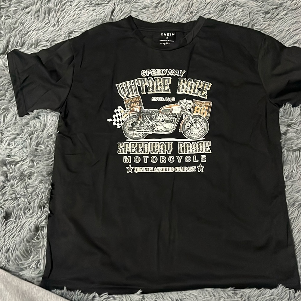 baggy tee shirt